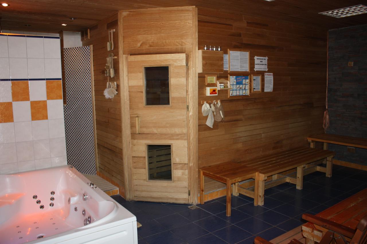 Sporthotel Bk Pod Lipou Roudnice nad Labem Buitenkant foto